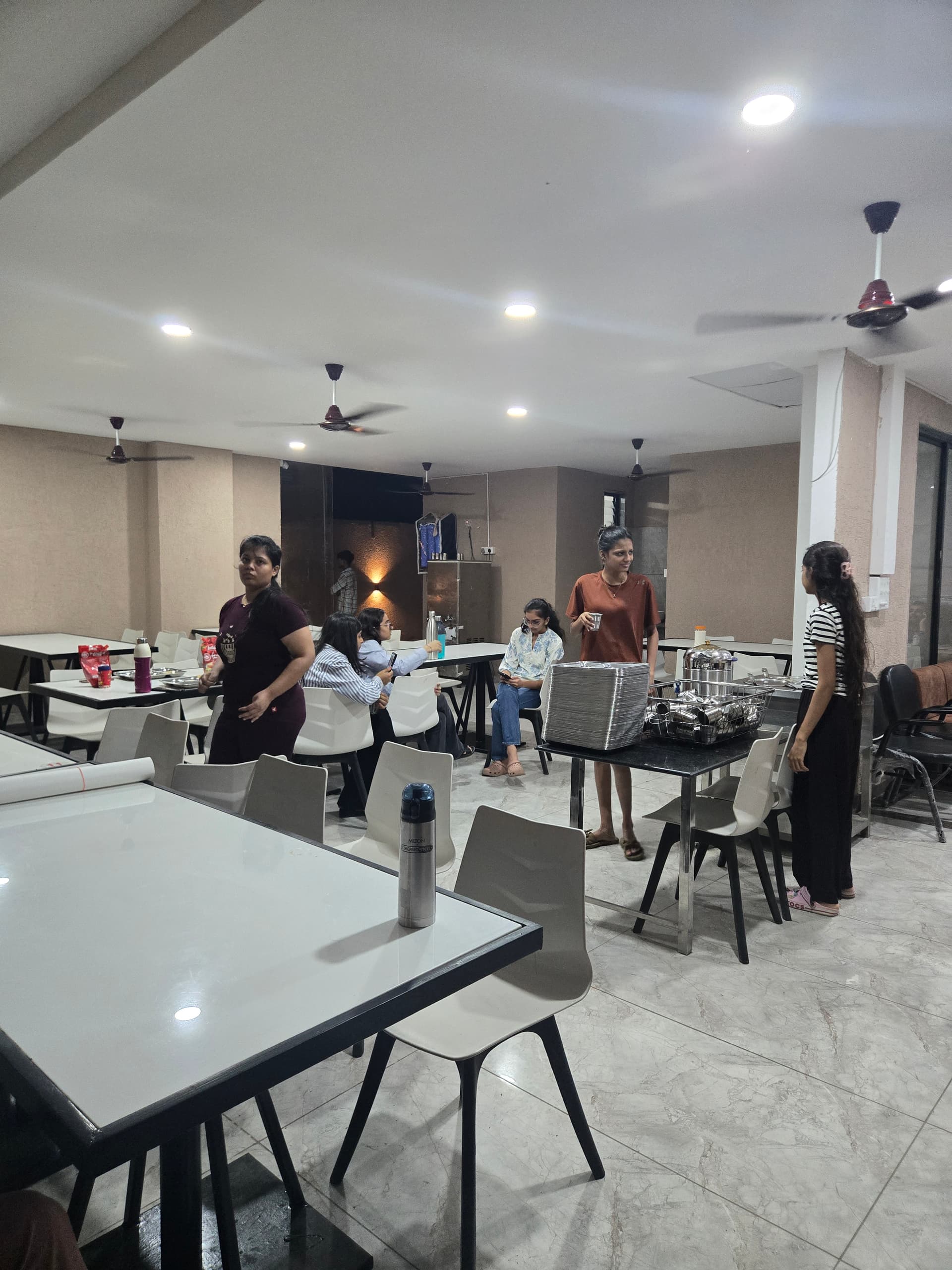 Canteen and mess area serving home-style Gujarati meals at Mansarovar Girls PG, Navrangpura
